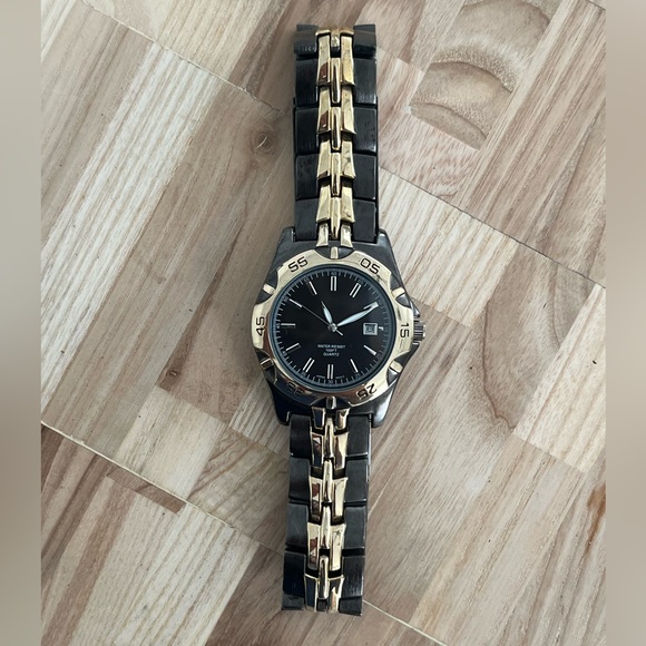 Two Tone Men’s Watch Gold and Black Bracelet Black Dial Date Window - Picture 5 of 11